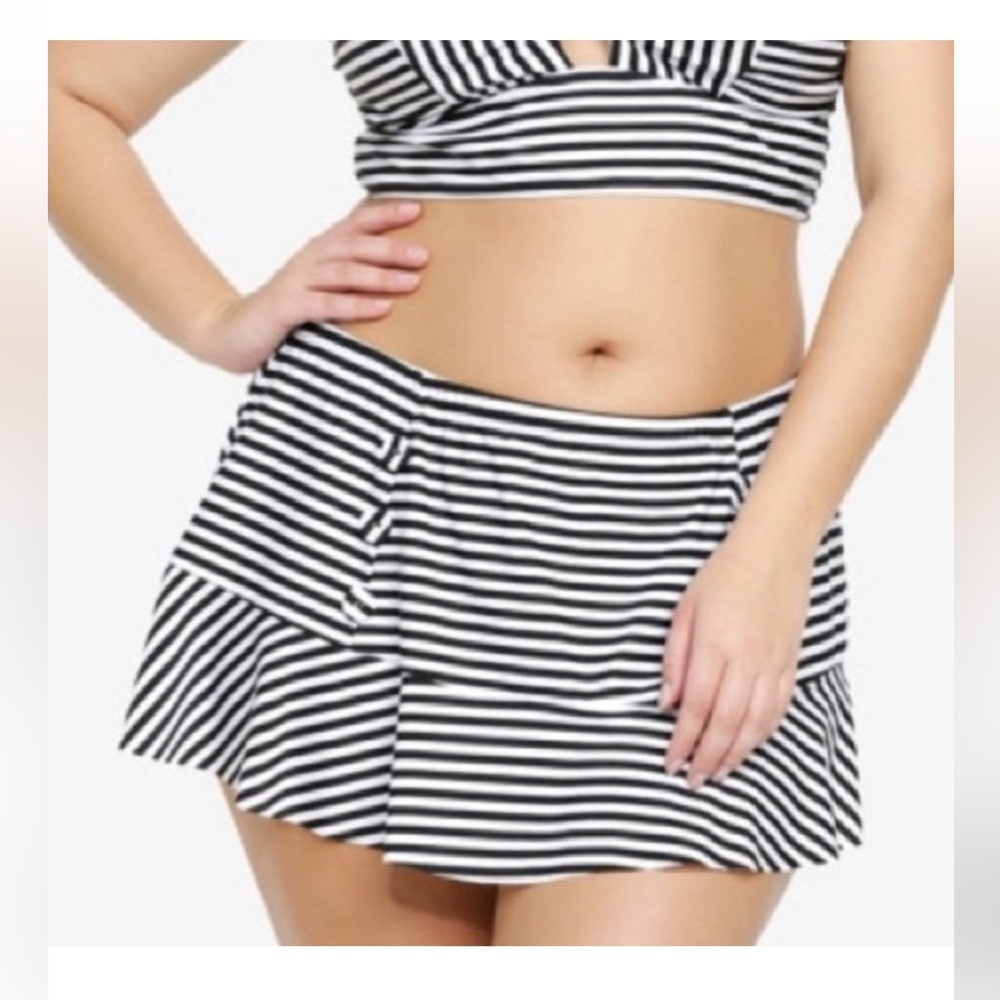 Torrid Black & White Striped Swim Skirt Plus Size 0X